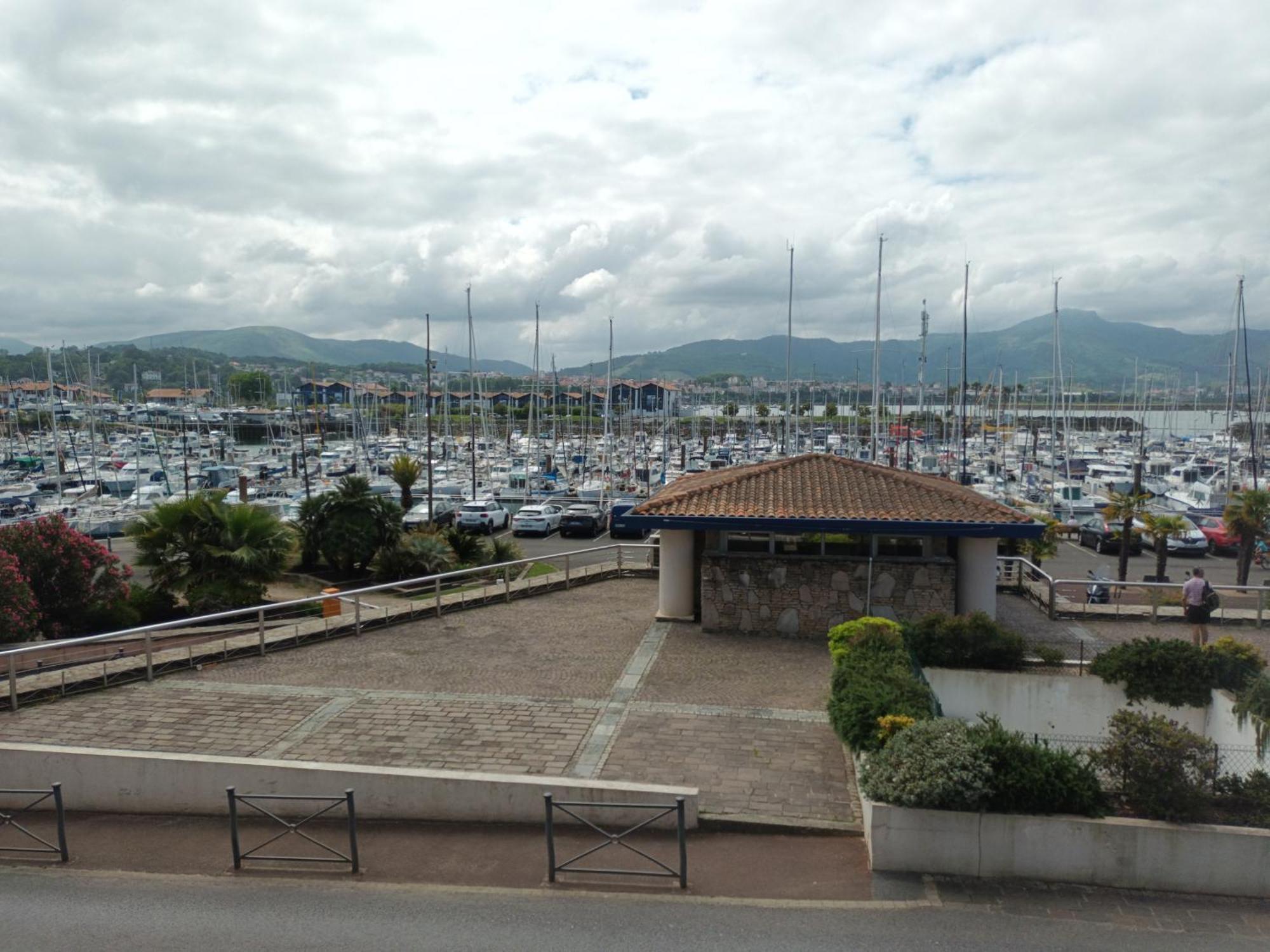 Spacieux T2 A Hendaye Avec Parking A Deux Pas De La Plage - Fr-1-239-794 מראה חיצוני תמונה